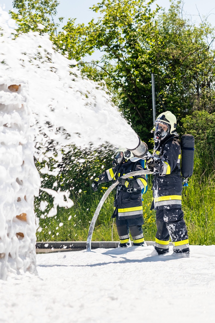 MGG-Polymers-Feuerwehruebung(c)Agentur-und-Punkt_L9A6977-1 Slider Foto 9